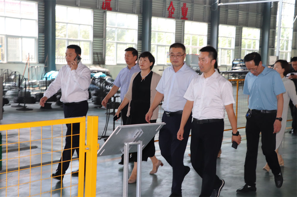 觀(guān)摩團(tuán)隊(duì) 